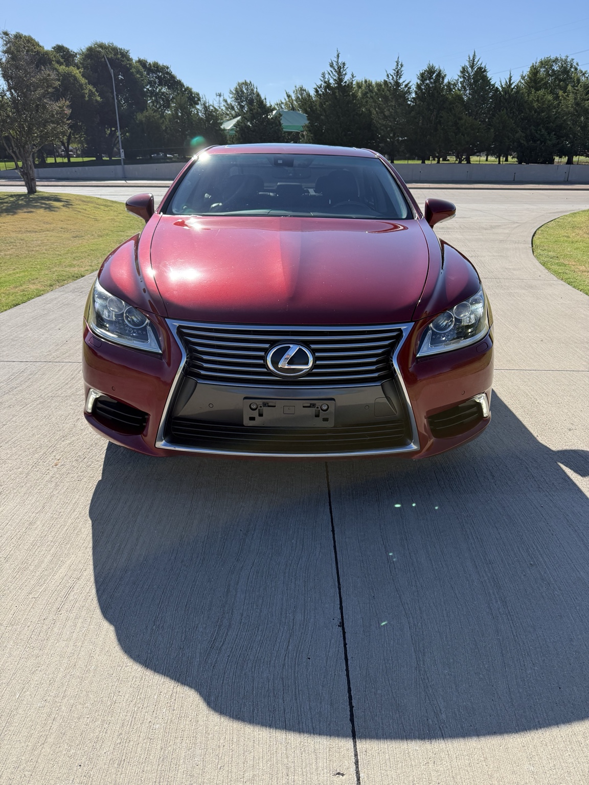 2014 Lexus LS 460 front view