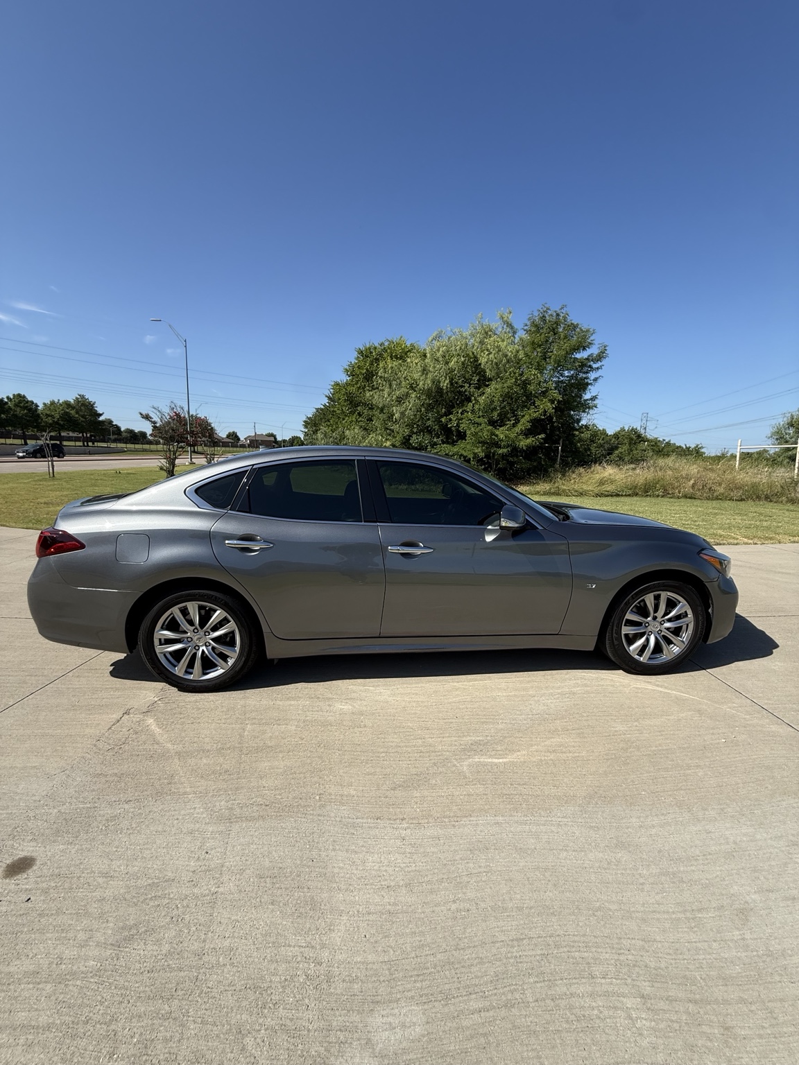 2015 Infiniti Q70 passenger side